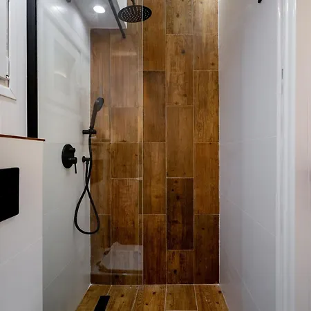 Magnus Apollo سالونيك